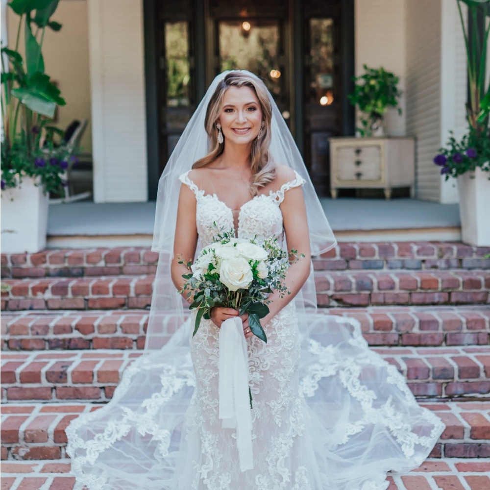 Elegant White Lace Wedding Dress